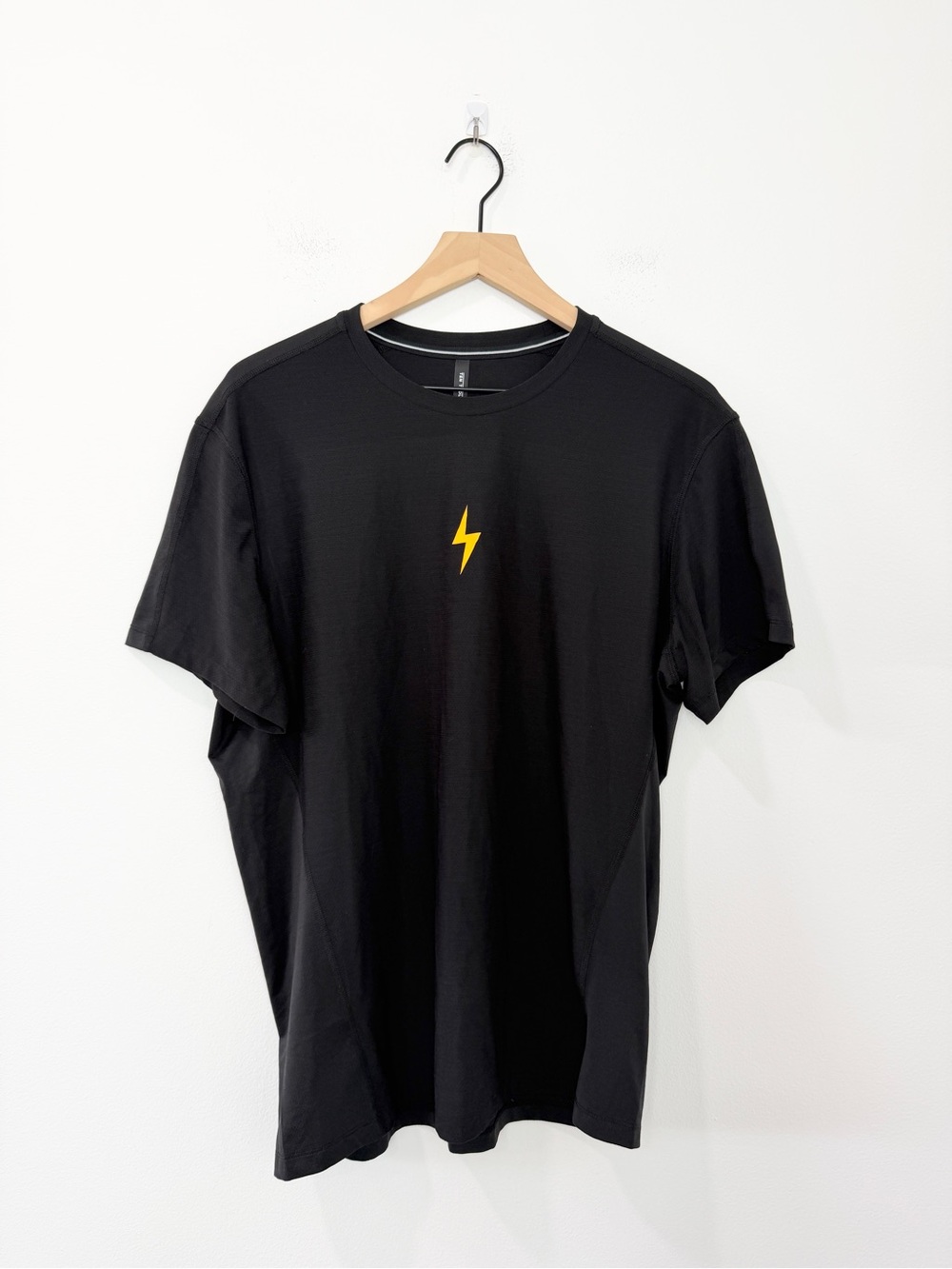 Ten Thousand Men's Versatile Shirt Lightning Bolt Athletic size Large